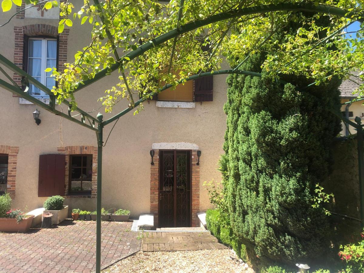 Villa Capucine Aubigny-sur-Nere Exterior photo